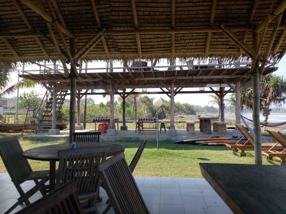 Hotel Emir Surfcamp à Pulukan Extérieur photo