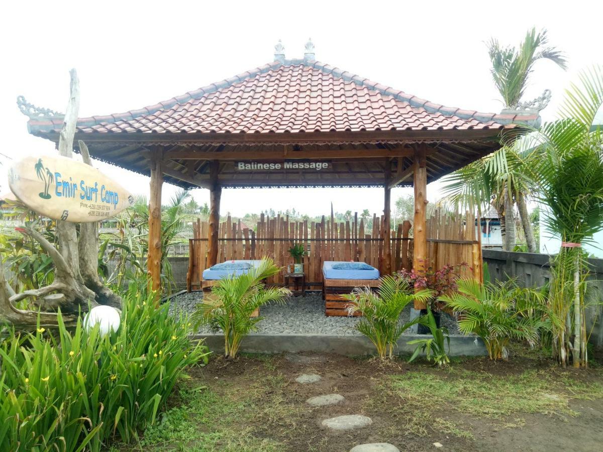 Hotel Emir Surfcamp à Pulukan Extérieur photo